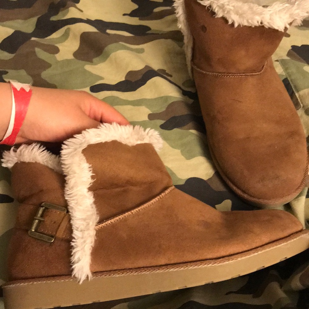 Ankle length winter boots. UGGS with fuzzy inside